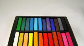 Hair coloring crayons: how to use colored chalk